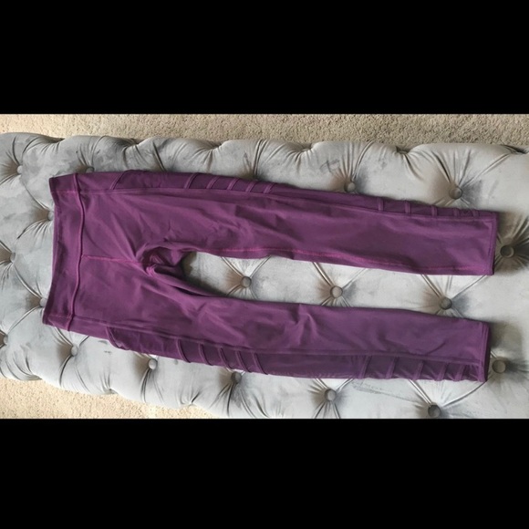 Final offer!! Lululemon Leggings w/ Mesh Size 6 - Picture 1 of 7